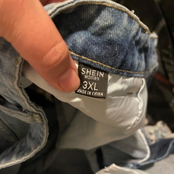 Shein shorts 🤍 - Picture 3 of 3